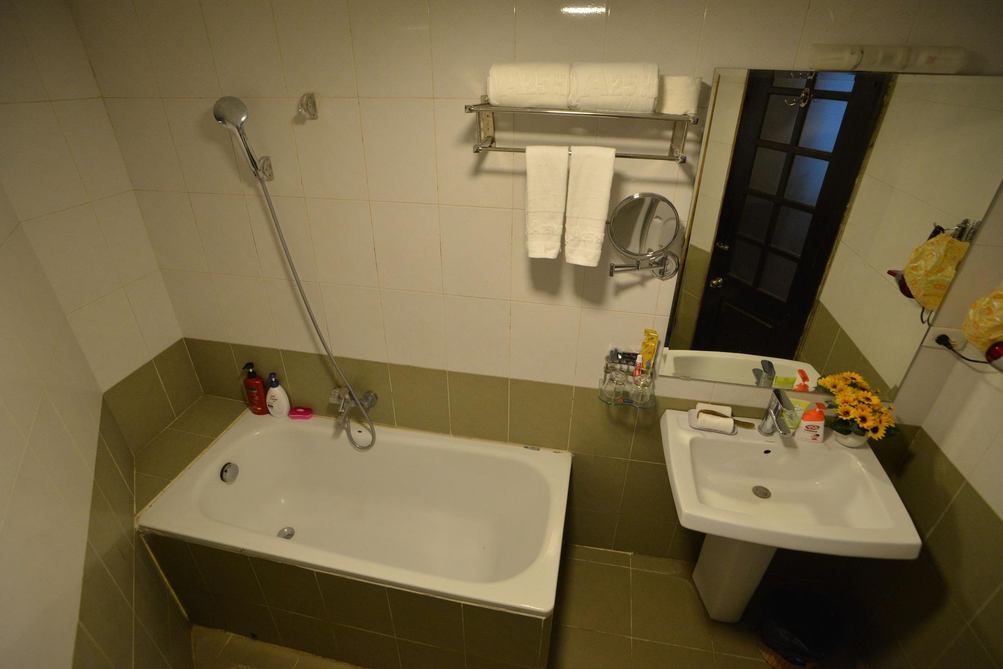 A25 Hotel - 96 Hai Ba Trung Hanoi Exterior photo